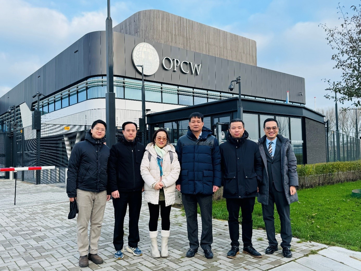 Đoàn Việt Nam thăm và làm việc tại Trung tâm Hóa học và Công nghệ (ChemTech) Đoàn Việt Nam thăm và làm việc tại Trung tâm Hóa học và Công nghệ (ChemTech)