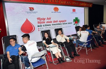 Hàng trăm cán bộ, công chức, viên chức và người lao động Bộ Công Thương tham gia Ngày hội hiến máu 2023