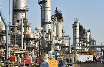 Saudi Arabia giảm giá bán dầu thô sang châu Á