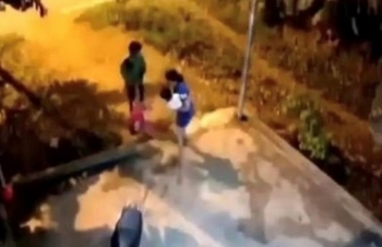 Thanh Hóa: Khởi tố người cha bạo hành con gái rạn xương vai