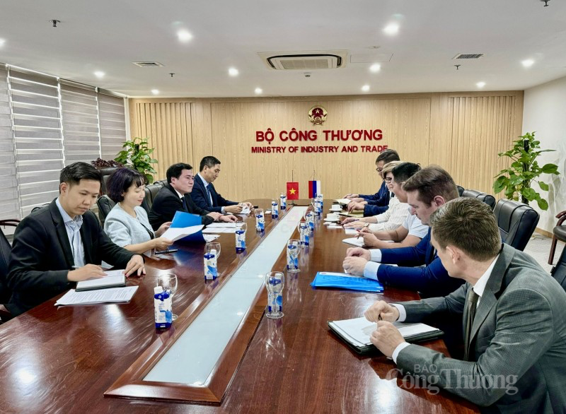 undefined Thứ trưởng Nguyễn Sinh Nhật Tân làm việc với Đoàn công tác Cộng hòa Buryatia