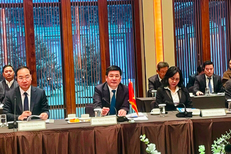 Kỳ họp lần thứ 13 Ủy ban hỗn hợp về hợp tác Thương mại, Công nghiệp và Năng lượng Kỳ họp lần thứ 13 Ủy ban hỗn hợp về hợp tác Thương mại, Công nghiệp và Năng lượng