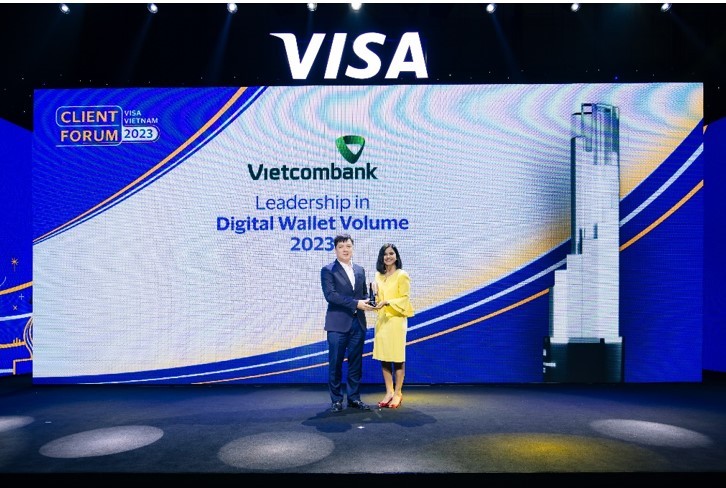 Vietcombank được Visa vinh danh 12 hạng mục giải thưởng quan trọng trong hoạt động thẻ năm 2023 Vietcombank được Visa vinh danh 12 hạng mục giải thưởng quan trọng trong hoạt động thẻ năm 2023