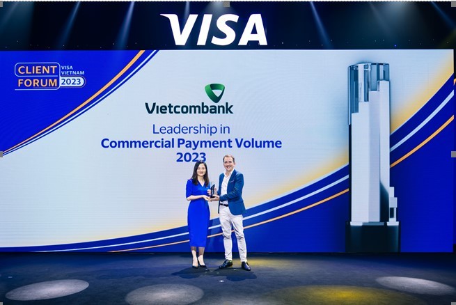 Vietcombank được Visa vinh danh 12 hạng mục giải thưởng quan trọng trong hoạt động thẻ năm 2023 Vietcombank được Visa vinh danh 12 hạng mục giải thưởng quan trọng trong hoạt động thẻ năm 2023