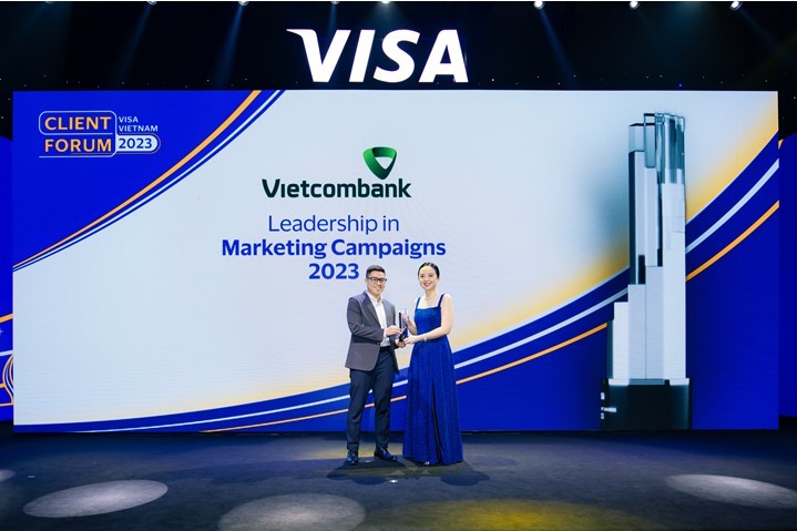 Vietcombank được Visa vinh danh 12 hạng mục giải thưởng quan trọng trong hoạt động thẻ năm 2023 Vietcombank được Visa vinh danh 12 hạng mục giải thưởng quan trọng trong hoạt động thẻ năm 2023
