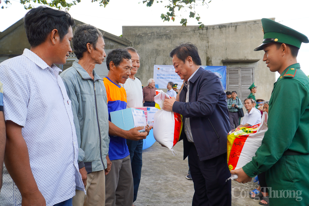 Bộ trưởng Lê Minh Hoan: Bảo vệ nguồn lợi thủy sản là bảo vệ cuộc sống ngư dân