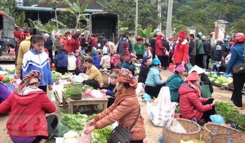 Chợ phiên Huổi Cuổi ở huyện Quỳnh Nhai, tỉnh Sơn La (Ảnh: Lương Anh) Chợ phiên Huổi Cuổi ở huyện Quỳnh Nhai, tỉnh Sơn La (Ảnh: Lương Anh)
