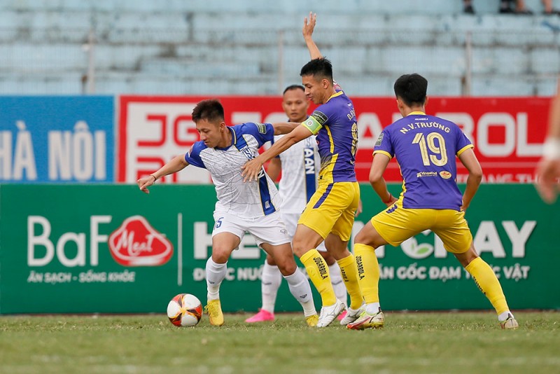 Trận Hà Nội và SLNA diễn ra lúc 19h15 ngày 10/12, thuộc vòng 5 V-League 2023/2024 Trận Hà Nội và SLNA diễn ra lúc 19h15 ngày 10/12, thuộc vòng 5 V-League 2023/2024