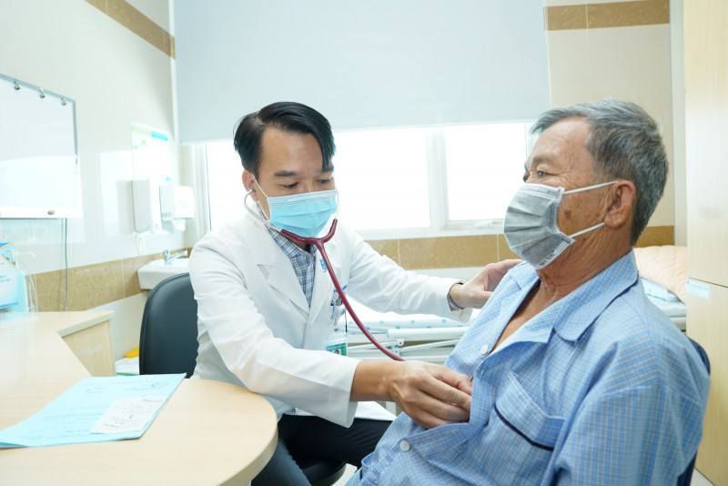 Sắp có quy định gỡ khó cho người bệnh bảo hiểm y tế phải mua thuốc ngoài Sắp có quy định gỡ khó cho người bệnh bảo hiểm y tế phải mua thuốc ngoài