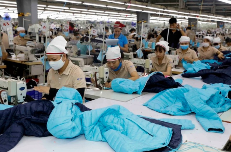 Ngành may mặc đóng góp lớn cho kim ngạch xuất khẩu của Việt Nam. (Ảnh: Trần Việt/TTXVN) Ngành may mặc đóng góp lớn cho kim ngạch xuất khẩu của Việt Nam. (Ảnh: Trần Việt/TTXVN)