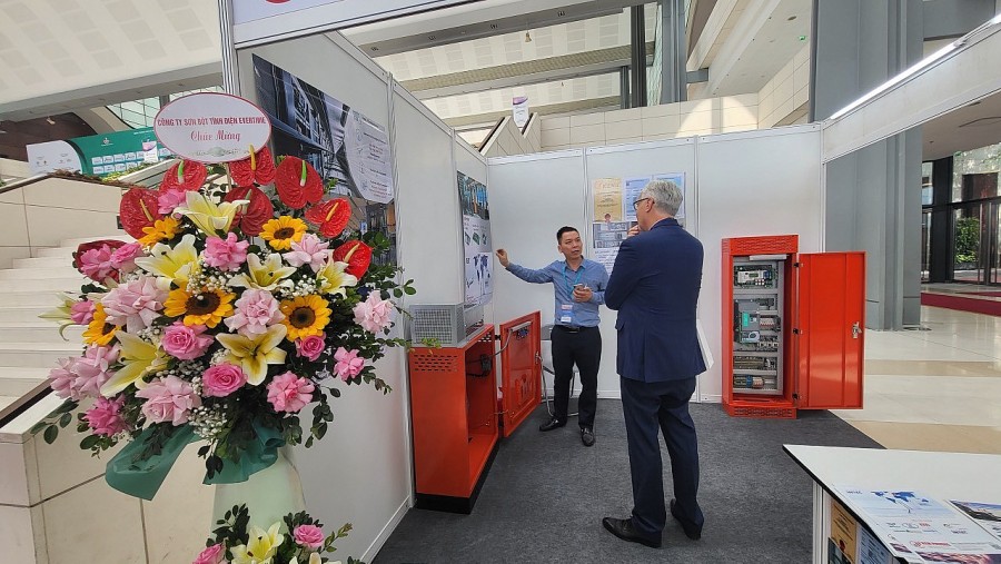 Doanh nghiệp Việt giới thiệu sản phẩm thang máy tại Triển lãm Hàng không quốc tế Việt Nam lần thứ ba diễn ra tại Hà Nội Doanh nghiệp Việt giới thiệu sản phẩm thang máy tại Triển lãm Hàng không quốc tế Việt Nam lần thứ ba diễn ra tại Hà Nội