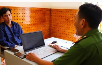 Vĩnh Long: Giả danh công an, vào tiệm game nổ súng cướp tài sản