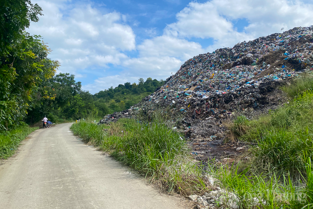 Khánh Hòa: Sớm khắc phục tình trạng quá tải bãi rác Hòn Ngang