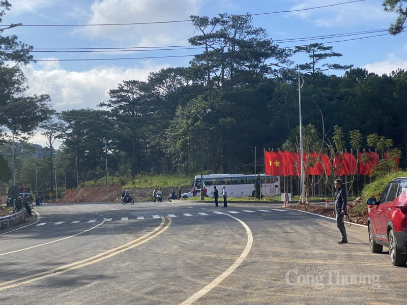 Lâm Đồng: Thông xe một phần tuyến đường đèo Prenn Lâm Đồng: Thông xe một phần tuyến đường đèo Prenn