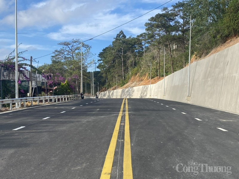 Lâm Đồng: Thông xe một phần tuyến đường đèo Prenn Lâm Đồng: Thông xe một phần tuyến đường đèo Prenn