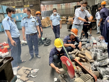 TP. Hồ Chí Minh: Cận cảnh tiêu hủy lô hàng giả trị giá gần 7 tỷ đồng