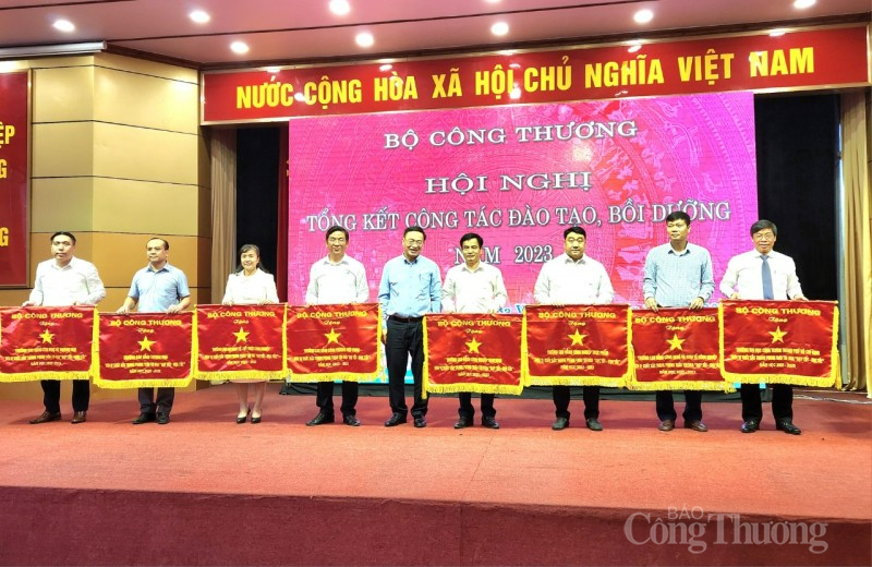 Bộ Công Thương tổ chức Hội nghị tổng kết công tác đào tạo, bồi dưỡng năm 2023 Bộ Công Thương tổ chức Hội nghị tổng kết công tác đào tạo, bồi dưỡng năm 2023