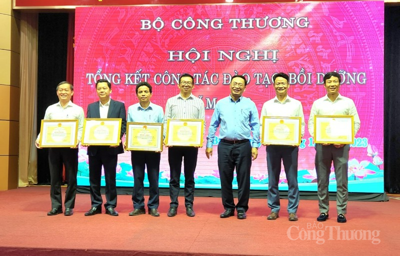 Bộ Công Thương tổ chức Hội nghị tổng kết công tác đào tạo, bồi dưỡng năm 2023 Bộ Công Thương tổ chức Hội nghị tổng kết công tác đào tạo, bồi dưỡng năm 2023