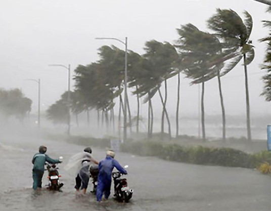 Cảnh báo khu vực Trung Bộ có mưa dông và mưa lớn, lốc sét, gió giật mạnh Cảnh báo khu vực Trung Bộ có mưa dông và mưa lớn, lốc sét, gió giật mạnh