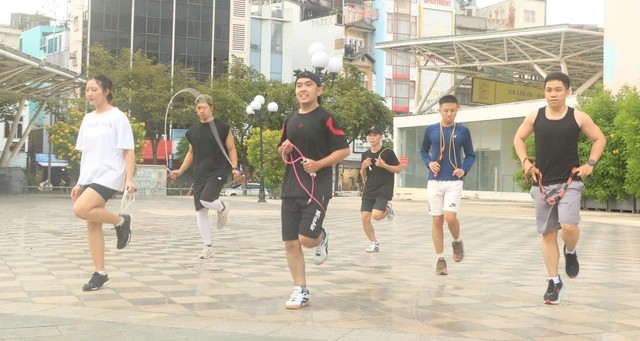 Nhảy dây là bài tập tim mạch đơn giản, có thể tập ở mọi nơi, mọi lúc nhưng mang lại hiệu quả cao cho sức khỏe. Ảnh Thanh niên Nhảy dây là bài tập tim mạch đơn giản, có thể tập ở mọi nơi, mọi lúc nhưng mang lại hiệu quả cao cho sức khỏe. Ảnh Thanh niên