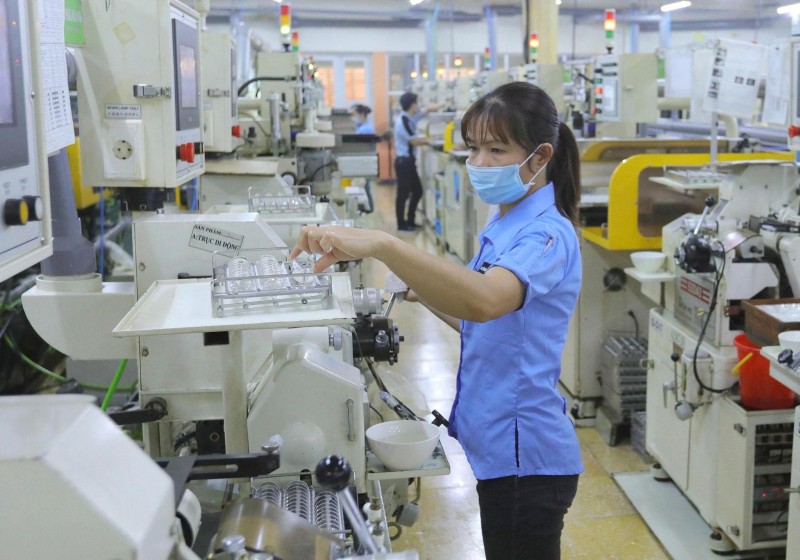 Thành phố phấn đấu 100% doanh nghiệp sản xuất sản phẩm công nghiệp chủ lực thụ hưởng các chính sách hỗ trợ của thành phố. Thành phố phấn đấu 100% doanh nghiệp sản xuất sản phẩm công nghiệp chủ lực thụ hưởng các chính sách hỗ trợ của thành phố.