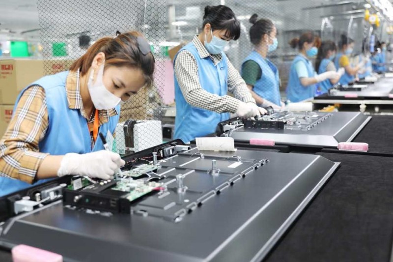Sản xuất linh kiện điện tử tại Công ty TNHH Điện tử Bumjin Vina (KCN Đông Mai, thị xã Quảng Yên). Ảnh: Cổng thông tin điện tử Tỉnh Quảng Ninh Sản xuất linh kiện điện tử tại Công ty TNHH Điện tử Bumjin Vina (KCN Đông Mai, thị xã Quảng Yên). Ảnh: Cổng thông tin điện tử Tỉnh Quảng Ninh