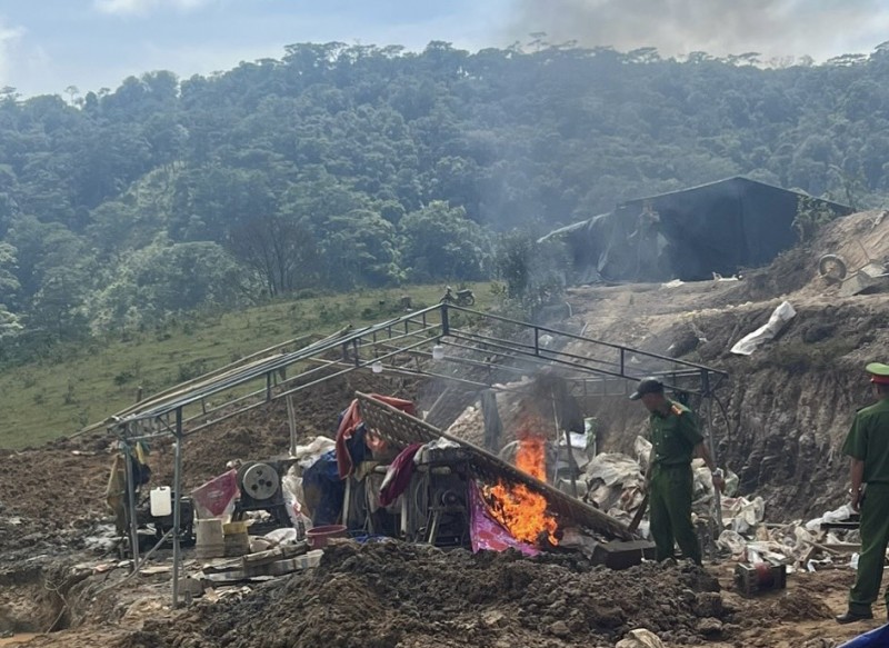 Lâm Đồng: Gian nan cuộc chiến truy quét “vàng tặc” vùng giáp ranh Lâm Đồng: Gian nan cuộc chiến truy quét “vàng tặc” vùng giáp ranh