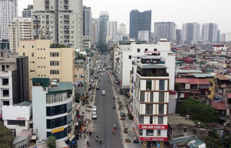 Đường Nguyễn Tuân đang gánh nhiều toà cao ốc nên việc mở rộng là cần thiết để giảm ùn tắc. Ảnh Vietnammoi Đường Nguyễn Tuân đang gánh nhiều toà cao ốc nên việc mở rộng là cần thiết để giảm ùn tắc. Ảnh Vietnammoi