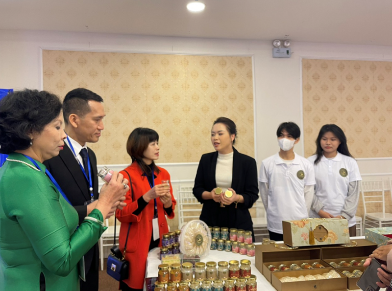 Gần 100 gian hàng tham gia ngày hội dược liệu các hợp tác xã Việt Nam Gần 100 gian hàng tham gia ngày hội dược liệu các hợp tác xã Việt Nam