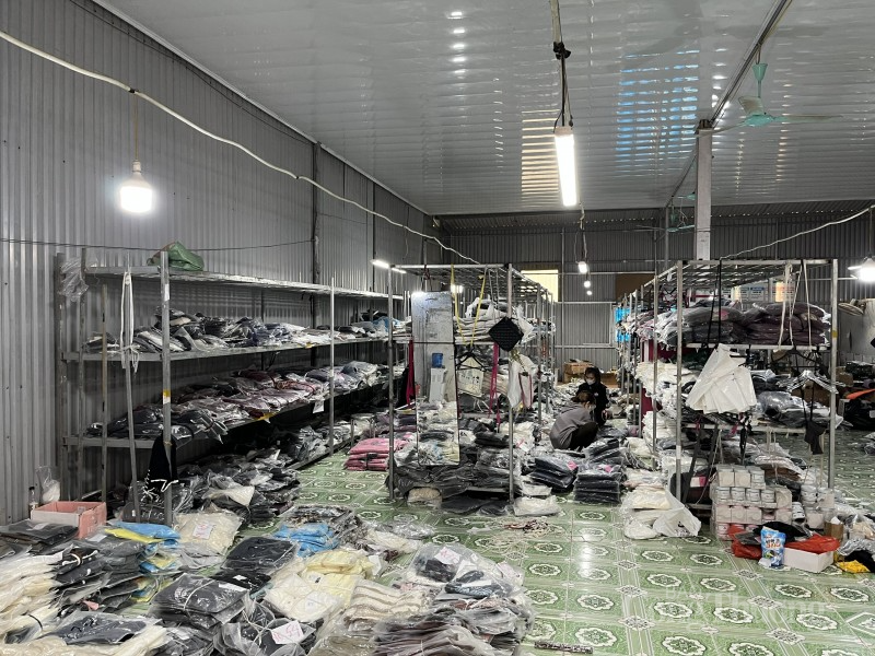 Hưng Yên: Triệt phá cơ sở livestream bán hàng lậu, chốt 700 đơn trong ngày