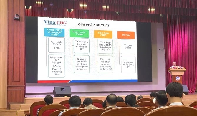 Ông Nguyễn Viết Hồng – Tổng Giám đốc Vina CHG đã chia sẻ về các giải pháp cốt lõi thuộc hệ sinh thái chống hàng giả của công ty tại diễn đàn vừa qua Ông Nguyễn Viết Hồng – Tổng Giám đốc Vina CHG đã chia sẻ về các giải pháp cốt lõi thuộc hệ sinh thái chống hàng giả của công ty tại diễn đàn vừa qua