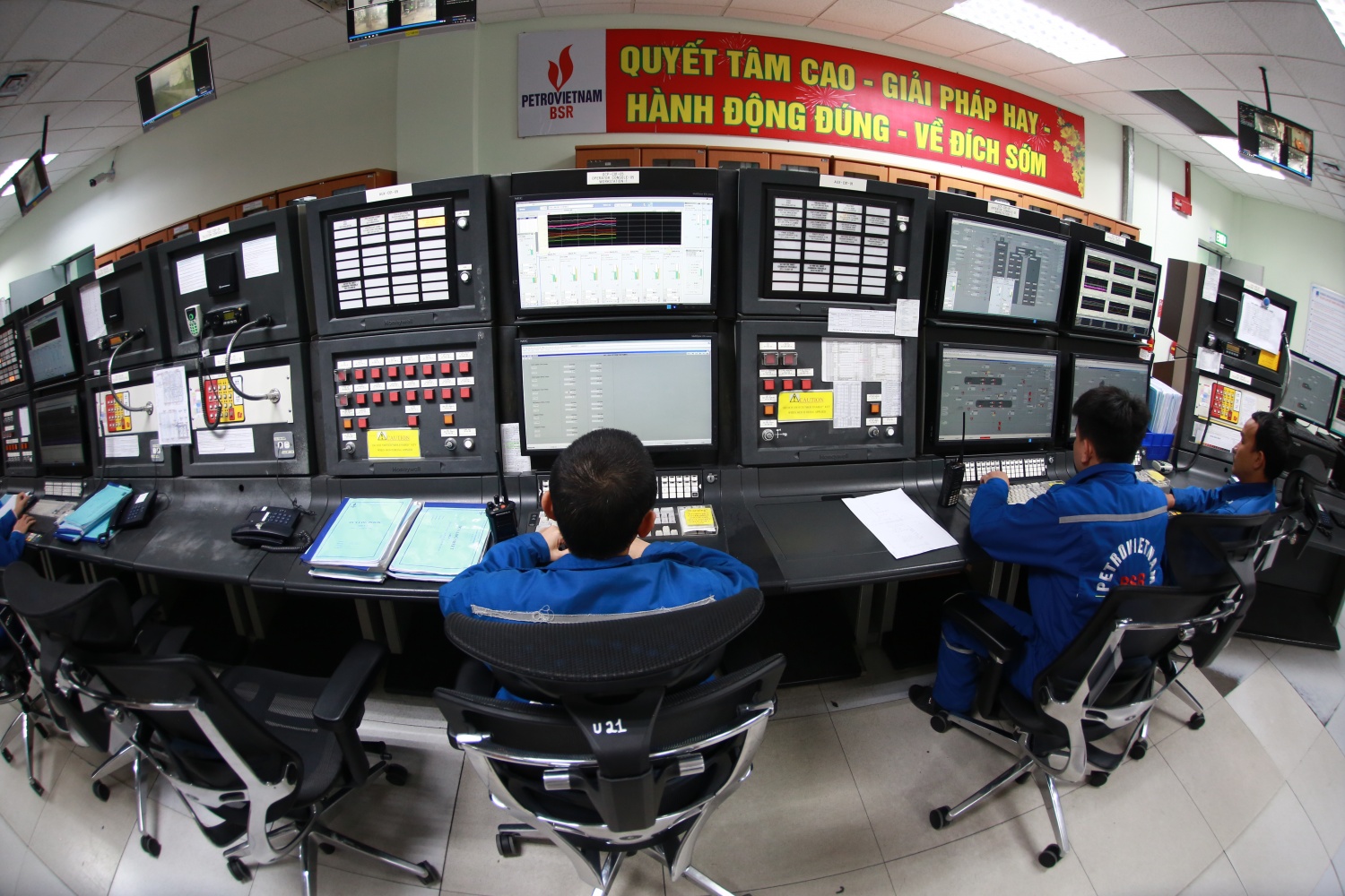 BSR thực hiện hàng loạt giải pháp sản xuất kinh doanh trong bối cảnh thị trường nhiều biến động dịp cuối năm BSR thực hiện hàng loạt giải pháp sản xuất kinh doanh trong bối cảnh thị trường nhiều biến động dịp cuối năm