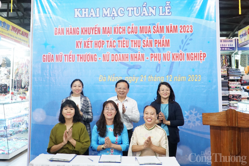 Tiểu thương Đà Nẵng bán hàng khuyến mại, kích cầu mua sắm Tiểu thương Đà Nẵng bán hàng khuyến mại, kích cầu mua sắm