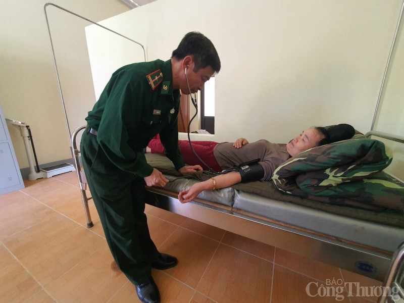 Một ngày theo chân chiến sĩ biên phòng tuần tra vùng biên viễn Sơn La Một ngày theo chân chiến sĩ biên phòng tuần tra vùng biên viễn Sơn La