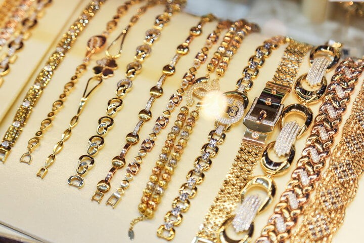 Đu đỉnh, "lướt sóng" vàng: Người lãi đậm, người không kịp thoát hàng Đu đỉnh, "lướt sóng" vàng: Người lãi đậm, người không kịp thoát hàng