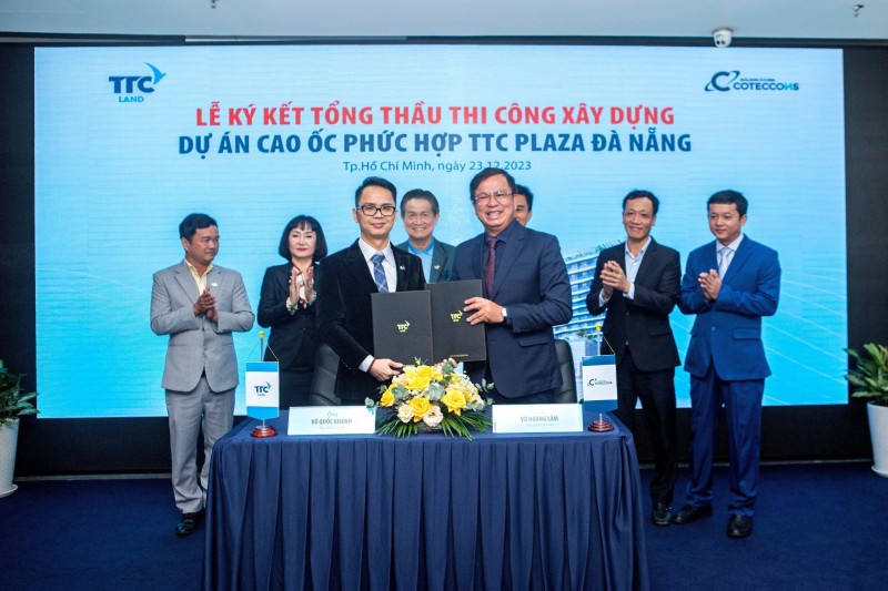 Theo nội dung hợp tác, Coteccons sẽ là đơn vị tổng thầu thi công xây dựng dự án cao ốc phức hợp TTC Plaza Đà Nẵng do TTC Land là đơn vị phát triển. Theo nội dung hợp tác, Coteccons sẽ là đơn vị tổng thầu thi công xây dựng dự án cao ốc phức hợp TTC Plaza Đà Nẵng do TTC Land là đơn vị phát triển.