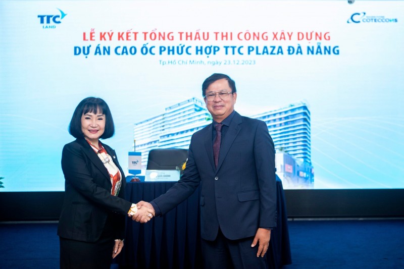 Bà Huỳnh Bích Ngọc - Phó Chủ tịch Thường trực, Tổng Giám đốc Tập đoàn TTC, Chủ tịch HĐQT TTC Land và ông Võ Hoàng Lâm - Tổng Giám đốc Coteccons bắt tay hợp tác, thể hiện sự quyết tâm của hai đơn vị Bà Huỳnh Bích Ngọc - Phó Chủ tịch Thường trực, Tổng Giám đốc Tập đoàn TTC, Chủ tịch HĐQT TTC Land và ông Võ Hoàng Lâm - Tổng Giám đốc Coteccons bắt tay hợp tác, thể hiện sự quyết tâm của hai đơn vị