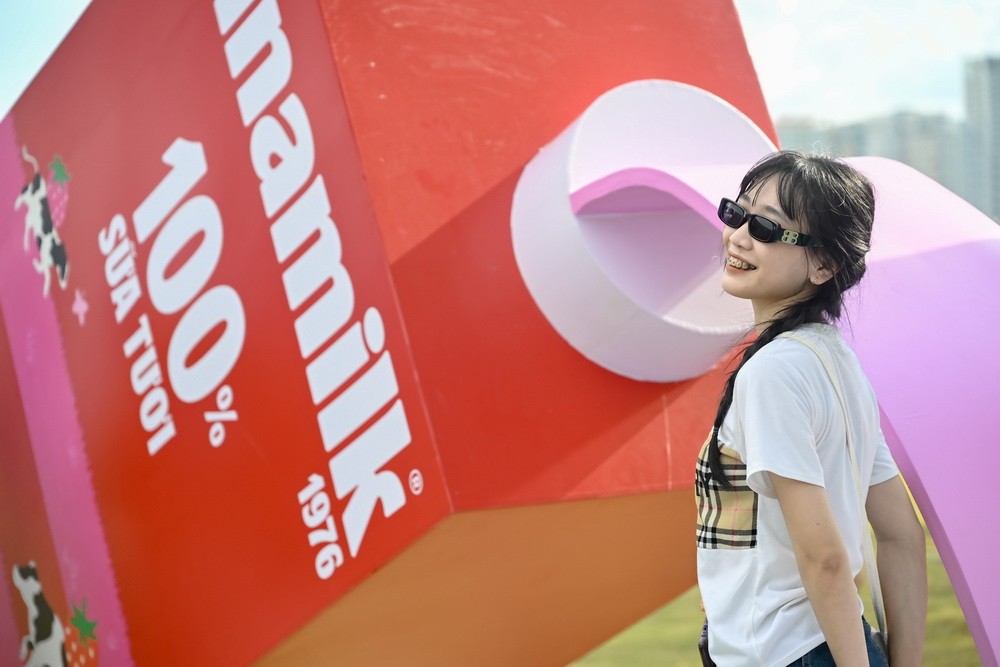 Giới trẻ hưởng ứng với sự đổi mới của Vinamilk.