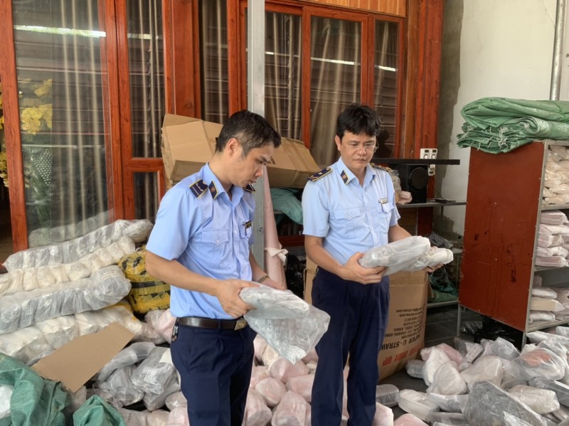 Chủ động phối hợp phát hiện, ngăn chặn và xử lý các vi phạm về hàng hóa Chủ động phối hợp phát hiện, ngăn chặn và xử lý các vi phạm về hàng hóa