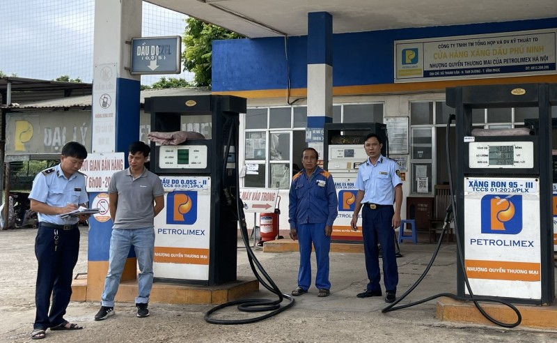 Chủ động phối hợp phát hiện, ngăn chặn và xử lý các vi phạm về hàng hóa Chủ động phối hợp phát hiện, ngăn chặn và xử lý các vi phạm về hàng hóa