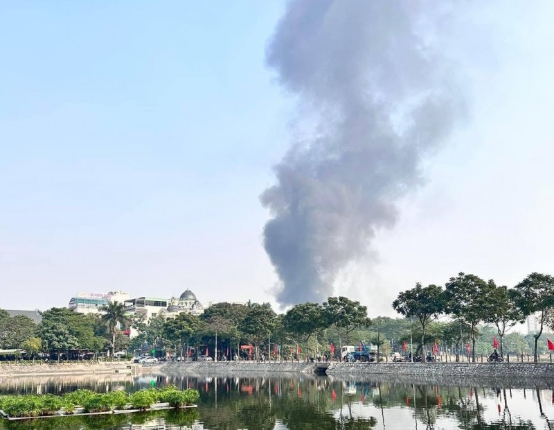 Hà Nội: Cháy lớn tại chợ đầu mối nông sản Hà Nội: Cháy lớn tại chợ đầu mối nông sản