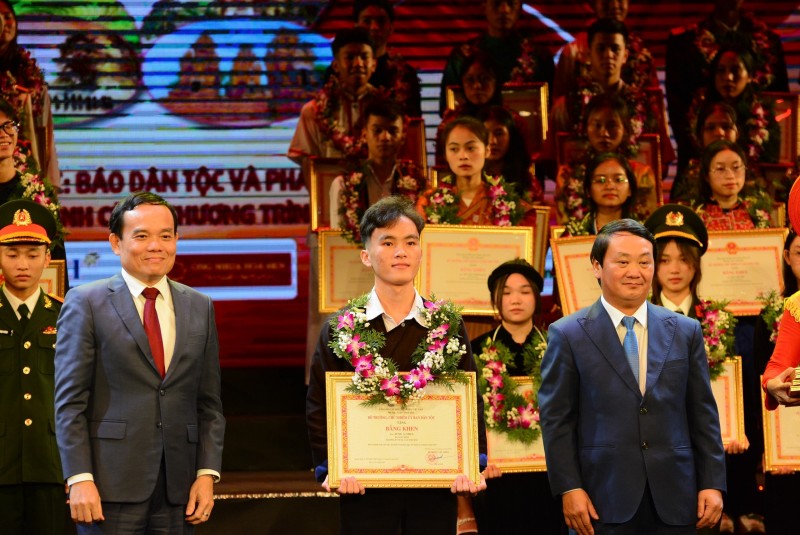 Thành tích học sinh, sinh viên, thanh niên dân tộc thiểu số cao nhất từ trước đến nay Thành tích học sinh, sinh viên, thanh niên dân tộc thiểu số cao nhất từ trước đến nay