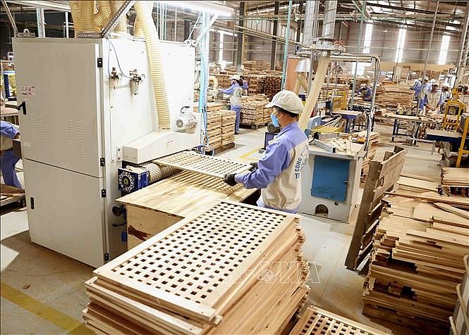 10 tháng năm 2024, xuất khẩu gỗ và lâm sản thu về lâm sản đạt 14,05 tỷ USD, tăng 19,9% so với cùng kỳ năm ngoái 10 tháng năm 2024, xuất khẩu gỗ và lâm sản thu về lâm sản đạt 14,05 tỷ USD, tăng 19,9% so với cùng kỳ năm ngoái