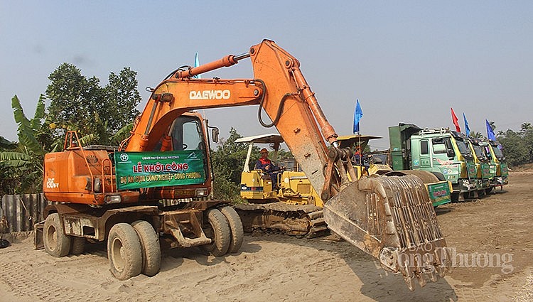 Cụm công nghiệp Song Phượng (xã Song Phượng, huyện Đan Phượng) có quy mô diện tích 6,67 ha với tổng mức đầu tư 237,3 tỷ đồng do Công ty cổ phần đầu tư xây dựng và phát triển đô thị Thăng Long làm chủ đầu tư. Cụm công nghiệp Song Phượng (xã Song Phượng, huyện Đan Phượng) có quy mô diện tích 6,67 ha với tổng mức đầu tư 237,3 tỷ đồng do Công ty cổ phần đầu tư xây dựng và phát triển đô thị Thăng Long làm chủ đầu tư.