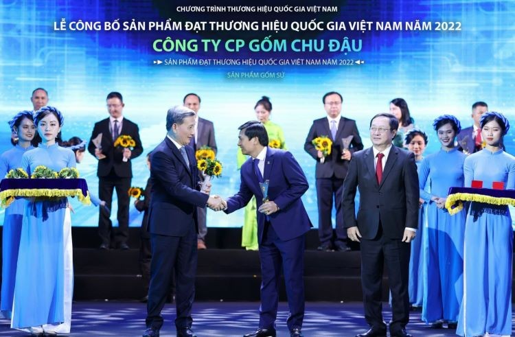 Gốm Chu Đậu – Thương hiệu Quốc gia tỏa sáng năm châu Gốm Chu Đậu – Thương hiệu Quốc gia tỏa sáng năm châu