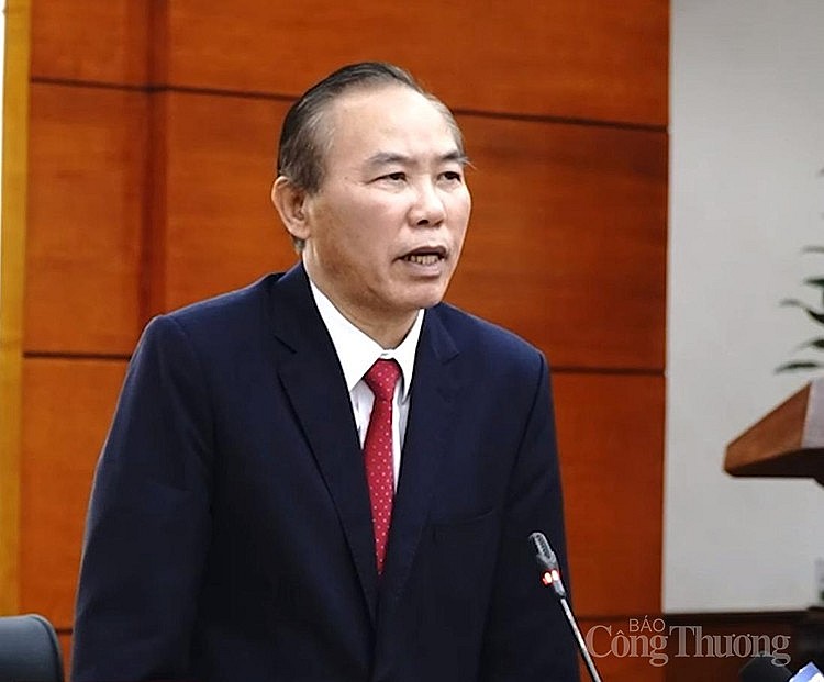 Thứ trưởng Bộ Nông nghiệp và Phát triển nông thôn Phùng Đức Tiến (ảnh Nguyễn Hạnh) Thứ trưởng Bộ Nông nghiệp và Phát triển nông thôn Phùng Đức Tiến (ảnh Nguyễn Hạnh)