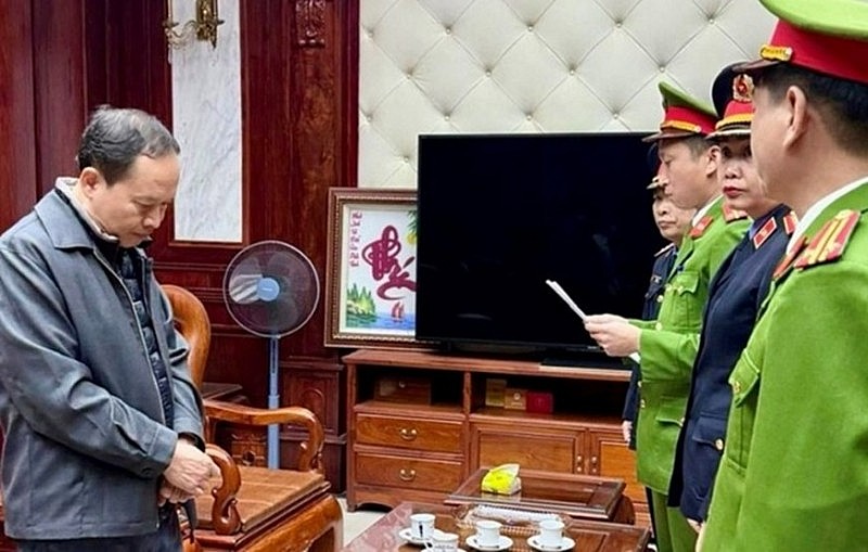 Vì sao cựu Bí thư Tỉnh Thanh Hóa Trịnh Văn Chiến bị khởi tố? Vì sao cựu Bí thư Tỉnh Thanh Hóa Trịnh Văn Chiến bị khởi tố?