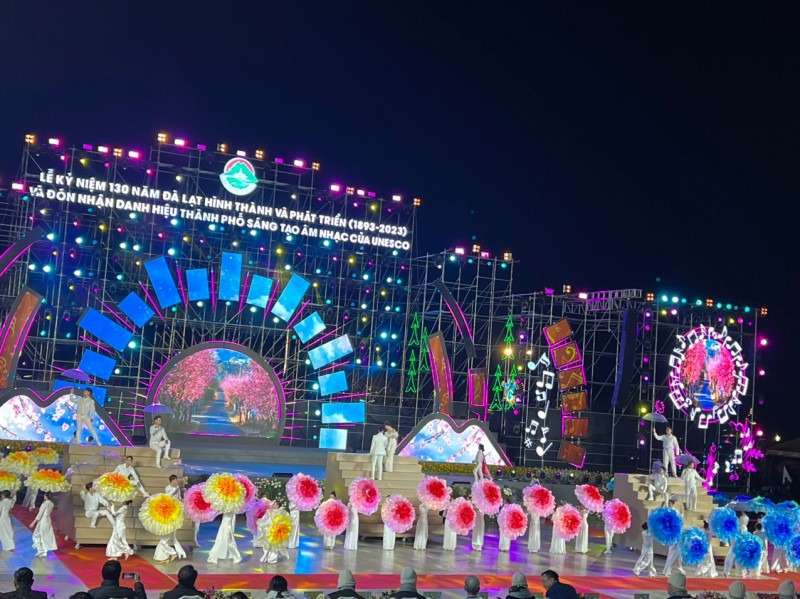 Lâm Đồng: Mãn nhãn với màn bắn pháo hoa dịp lễ kỷ niệm 130 năm Đà Lạt hình thành và phát triển