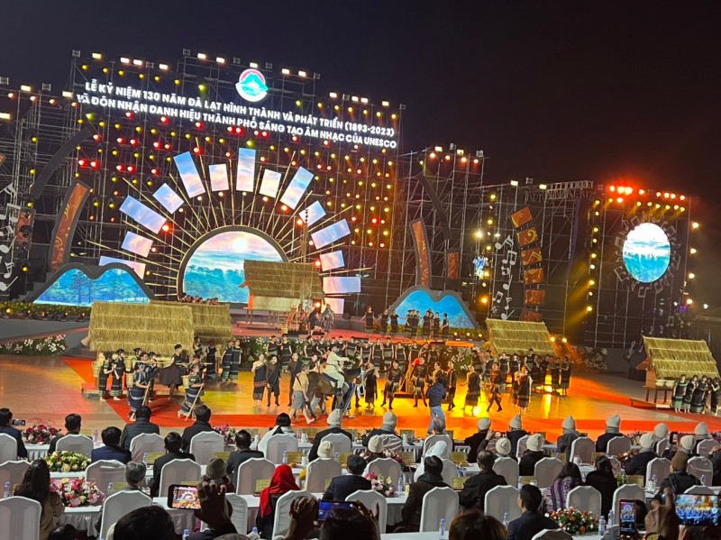 Lâm Đồng: Mãn nhãn với màn bắn pháo hoa dịp lễ kỷ niệm 130 năm Đà Lạt hình thành và phát triển