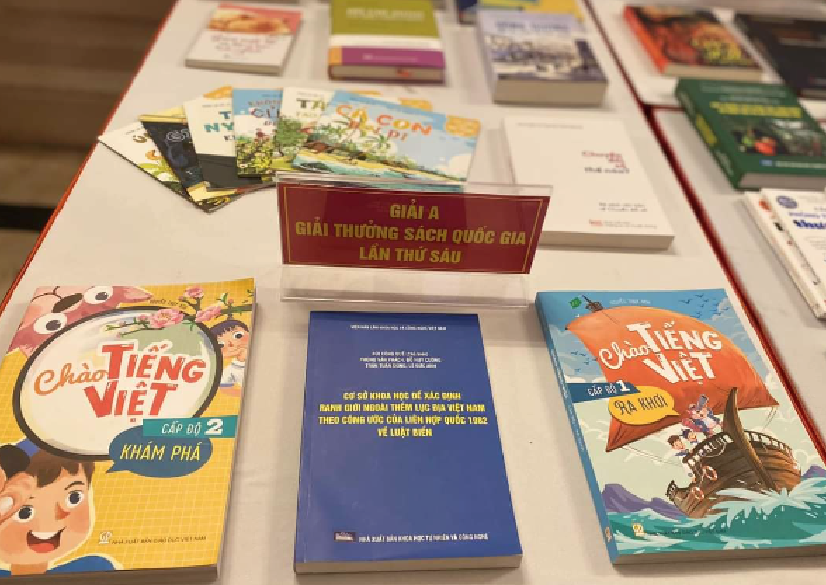 Vì sao “Chào tiếng Việt” và “Ranh giới ngoài thềm lục địa” đoạt giải A Sách quốc gia? Vì sao “Chào tiếng Việt” và “Ranh giới ngoài thềm lục địa” đoạt giải A Sách quốc gia?